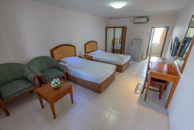 Golden House Service And Apartment Rayong Exterior photo